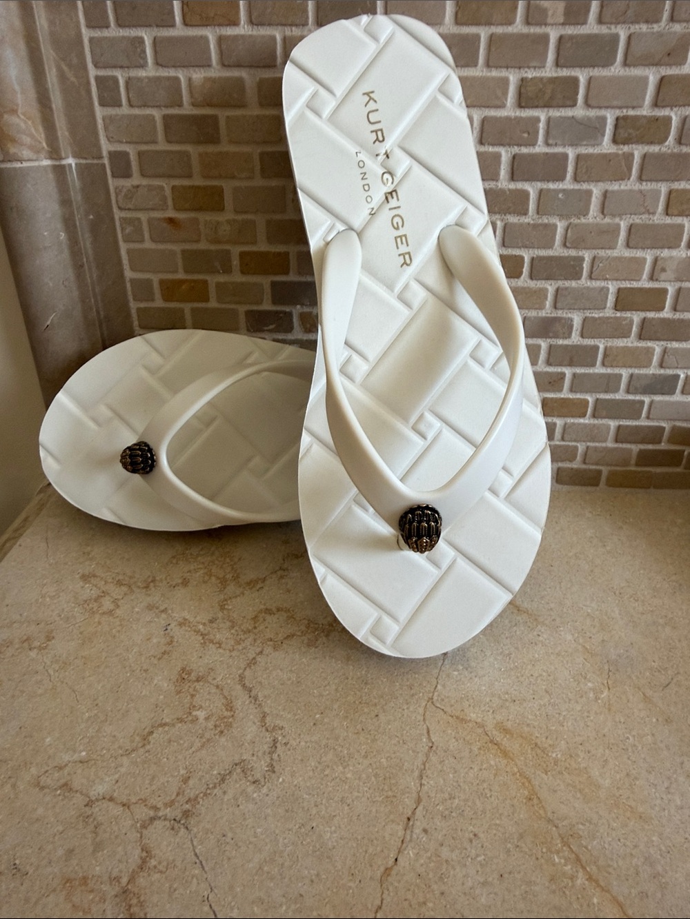 Kurt Geiger White Flip Flop Sandals with Gold Emblem